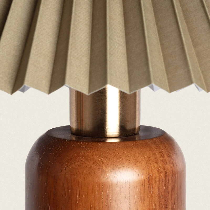 Lámpara de Mesa de Madera de Cerca